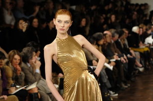 紐約時裝週壓軸－勞倫「唐頓莊園」時裝