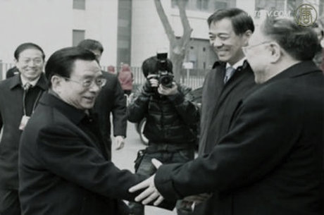 【今日點擊】賀國強見薄熙來 照片寓意深