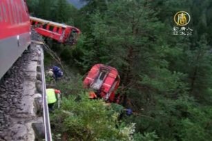 瑞士火車脫軌墜崖 奇蹟無人亡 