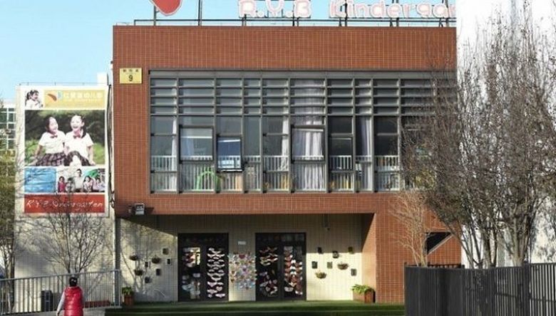 靚麗的紅黃藍 背後到底有多黑?