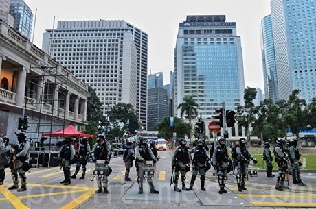2020年1月19日,「天下制裁集會」在中環遮打花園及遮打道舉行。防暴警察封鎖中環遮打道。(宋碧龍/大紀元)