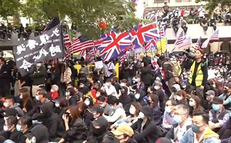 1月19日,港人舉行流水式集會。(大紀元視頻截圖)