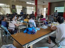 台電台南區處節能服務課課長孫凡鈞說:地球只有一個,節電做就對了,具體將節能減碳落實在生活中,其實很簡單,例如:冰箱只放八分滿、改用省電燈泡、拔掉不用的插頭及選購有節能標章的家電等等(台灣電力公司提供)