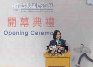 台北國際旅展(ITF)5日起一連4天登場,總統蔡英 文開幕致詞時說,希望4天的展期可以啟動旅遊契 機,讓業界可以注入新能量外,這次展覽也是認識台 灣風景的好場所。(圖/中央社)
