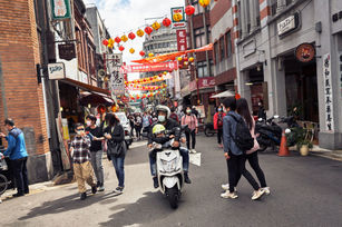 勞動部今天宣布,110學年第2學期失業勞工子女就學補助將於14日開始受理申請、3月17日截止。勞工只要是非自願離職、失業期間達1月以上且領失業給付者都可以申請。示意圖。(圖/GettyImages)