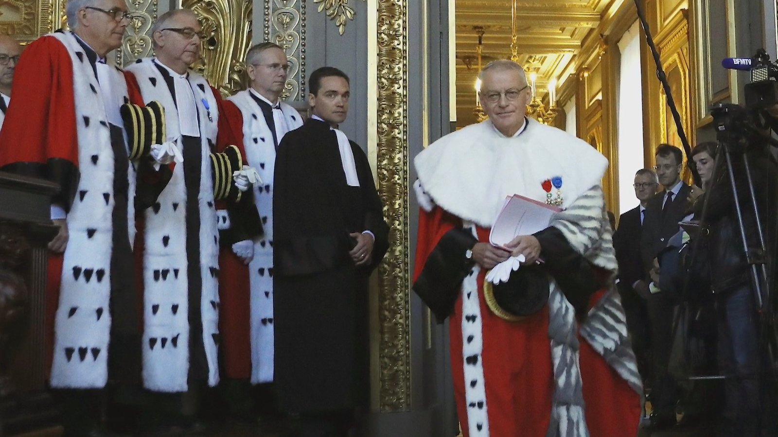 千年不變的法國法庭服飾 - 守護永恆的正義