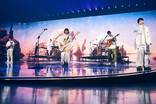 樂團魚丁糸19日前進台北小巨蛋舉辦「池堂影夜」演唱會,20日將繼續開唱,預計共有2萬名粉絲一起同樂。(圖/環球音樂提供)