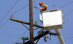 全台上午因興達電廠開關場事故釀大範圍停電,影響逾500萬戶。 台灣過去一年內停電4次,其中3次都和興達電廠事故有關,引發外界關注興達機組安全維護等問題。示意圖。(圖/GettyImages)