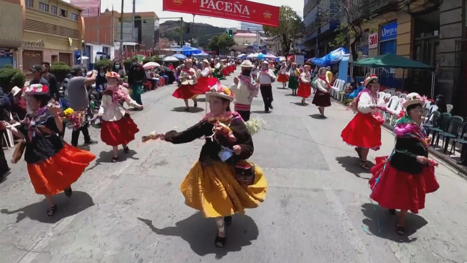玻利維亞傳統狂歡節 炫彩舞蹈嘉年華