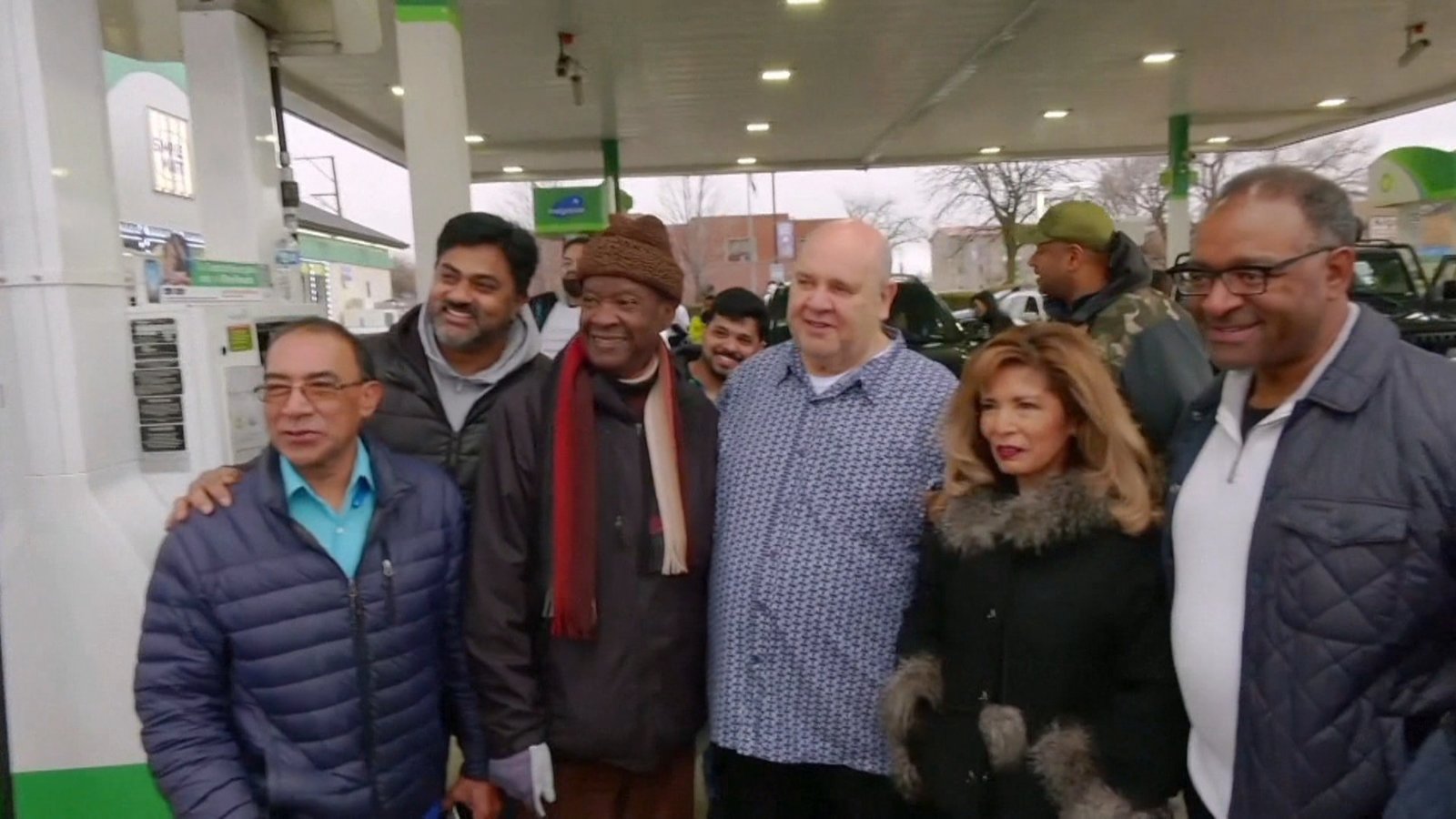 不滿油價飆升 美國老漢豪擲100萬供人免費加油