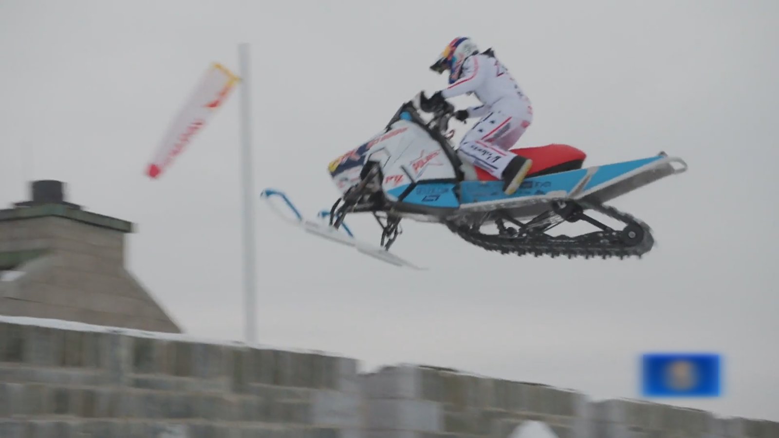 挑戰新極限 自由式雪地摩托手演繹傳奇