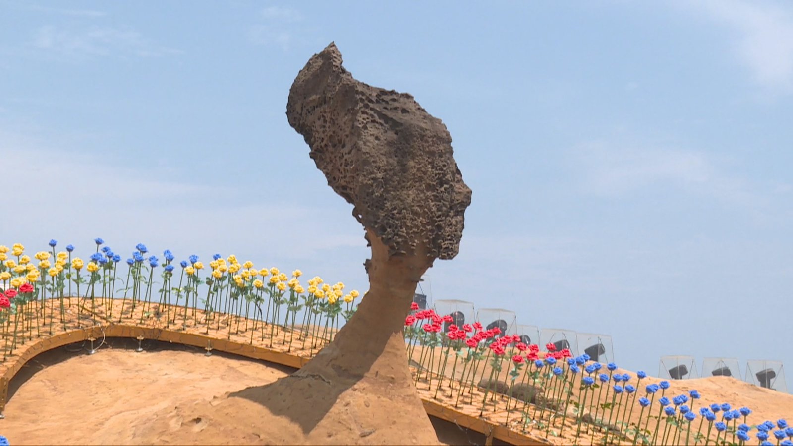 探訪野柳地質公園 海蝕奇景女王頭