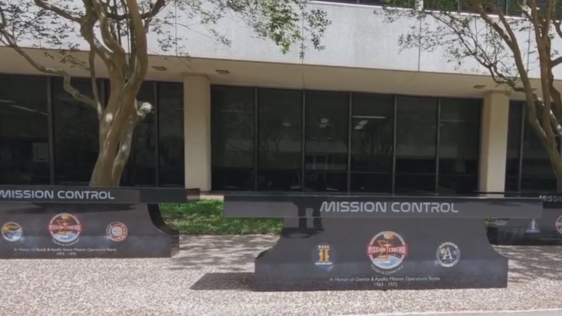 紀念太空控制中心 NASA揭幕大理石長凳