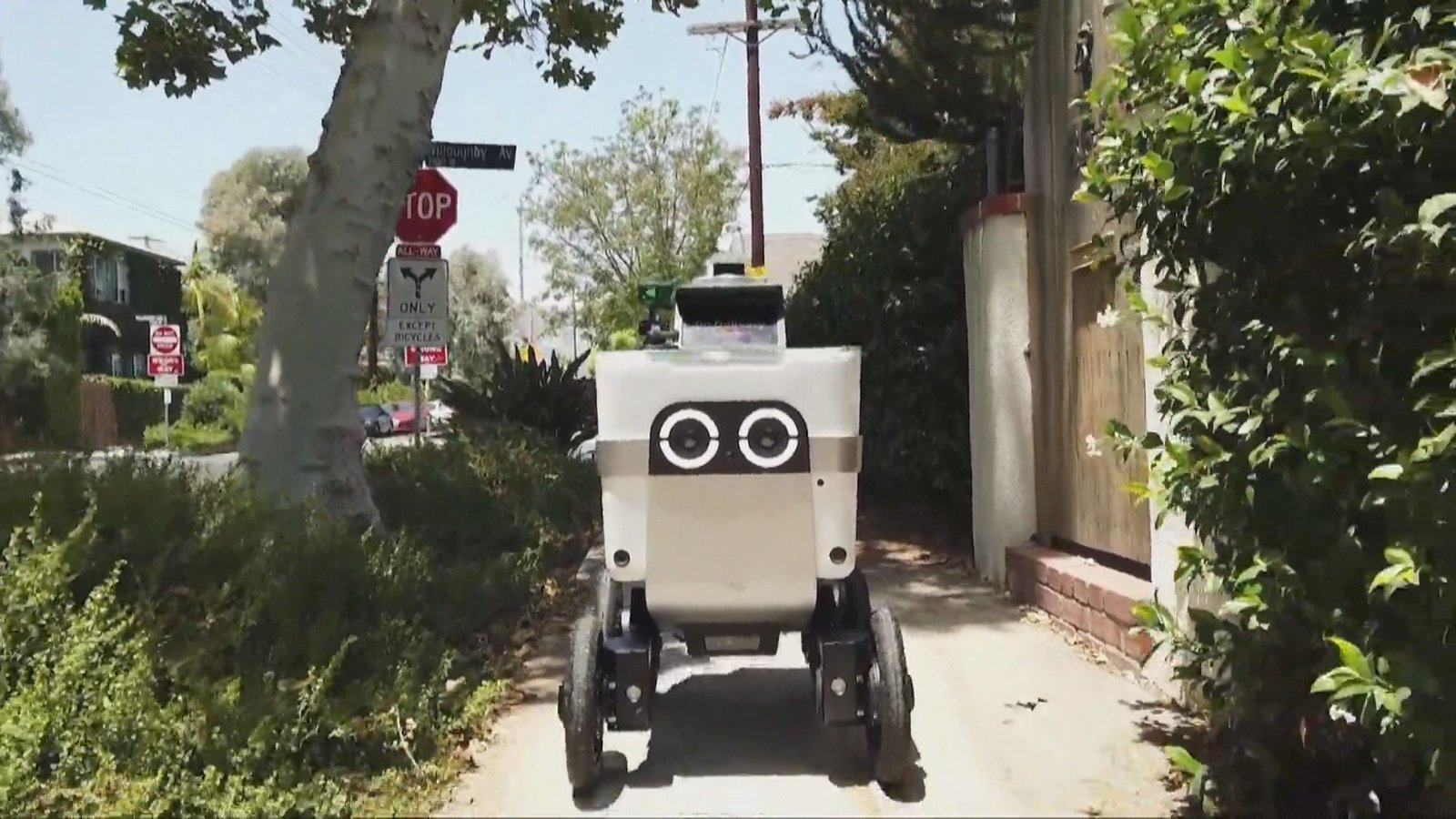 Uber啟用無人送餐模式 外型小巧