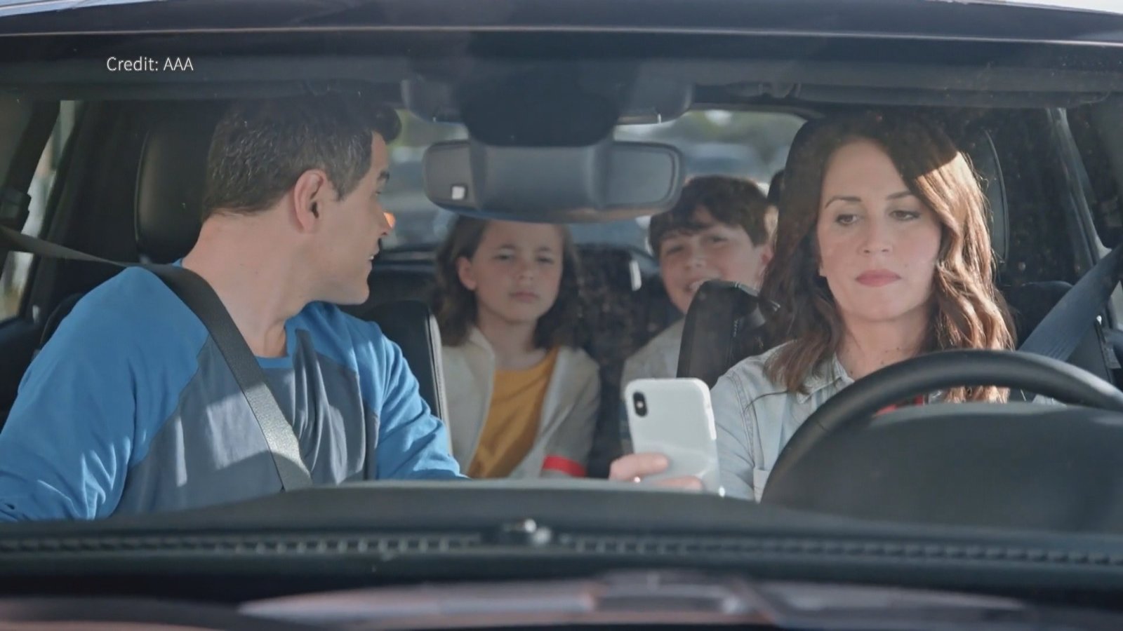 開車常回短信? 分心駕駛致每日傷亡上千人