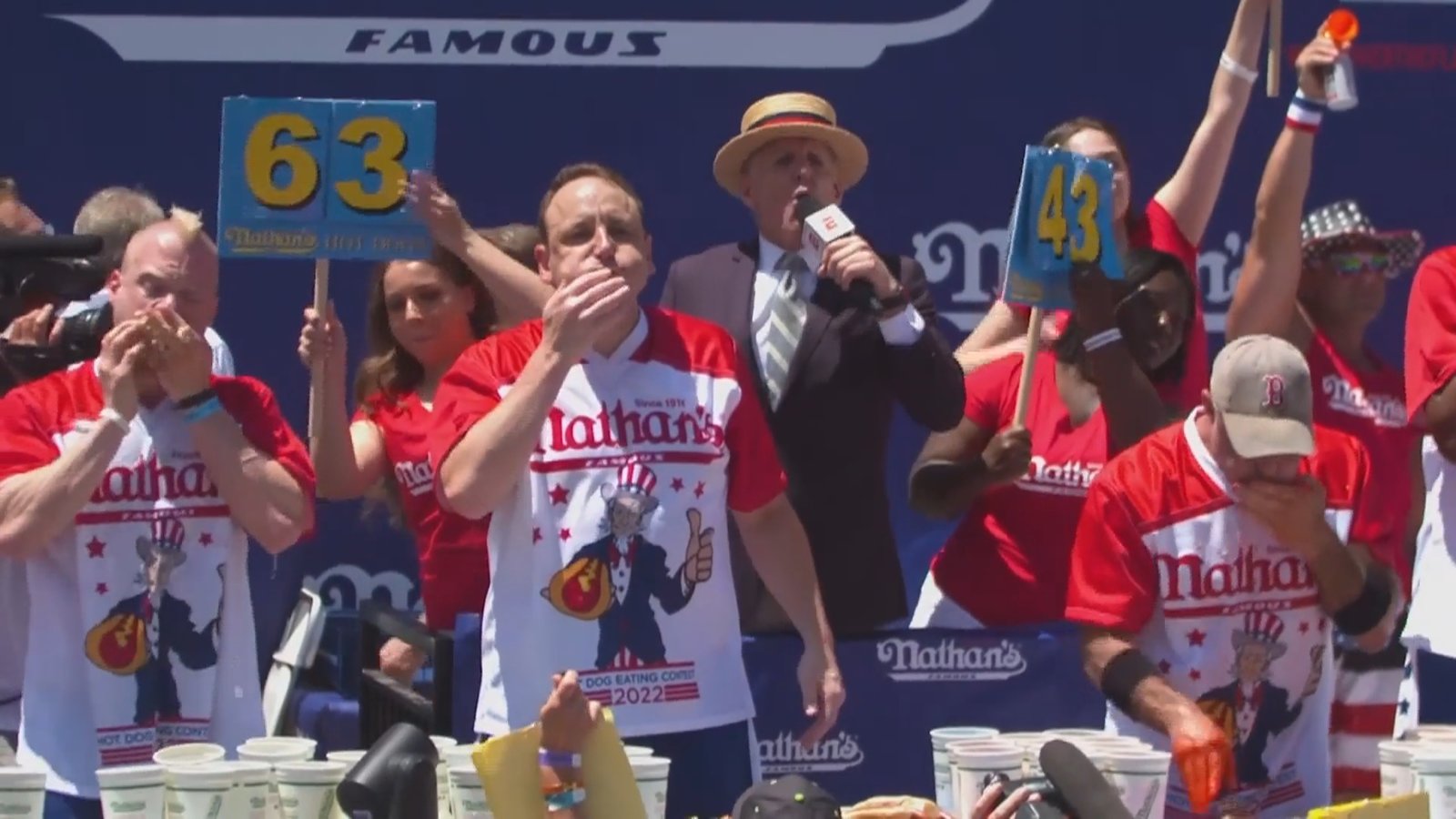 紐約大胃王10分鐘吞63熱狗 衛冕15冠