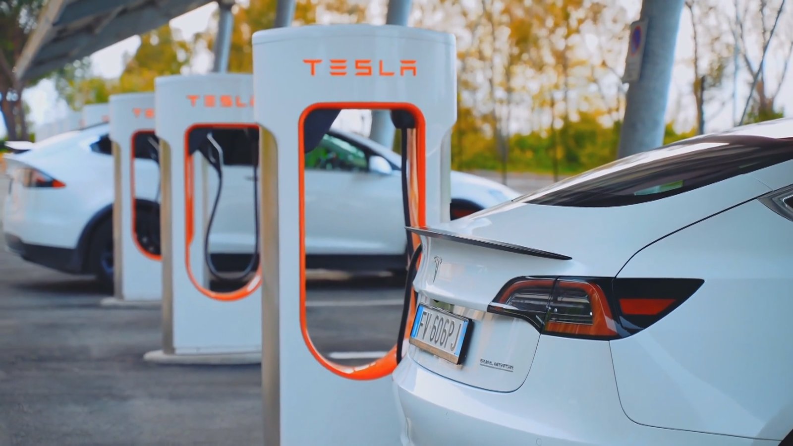 特斯拉全面開放充電站 供它牌電動車使用