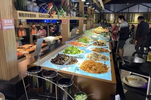 經濟部公布6月餐飲業營收新台幣619億元,年增61.7%,創下有統計以來最大增幅。示意圖。(圖/新唐人)