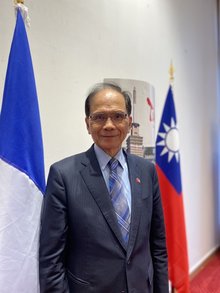 立法院長游錫堃率團抵法國,將參訪法國國會。他告訴中央社,台法關係深化,法國議員也敦促政府關心台灣,此行目的之一便是代表立法院感謝法國對台灣的支持。(圖/中央社)