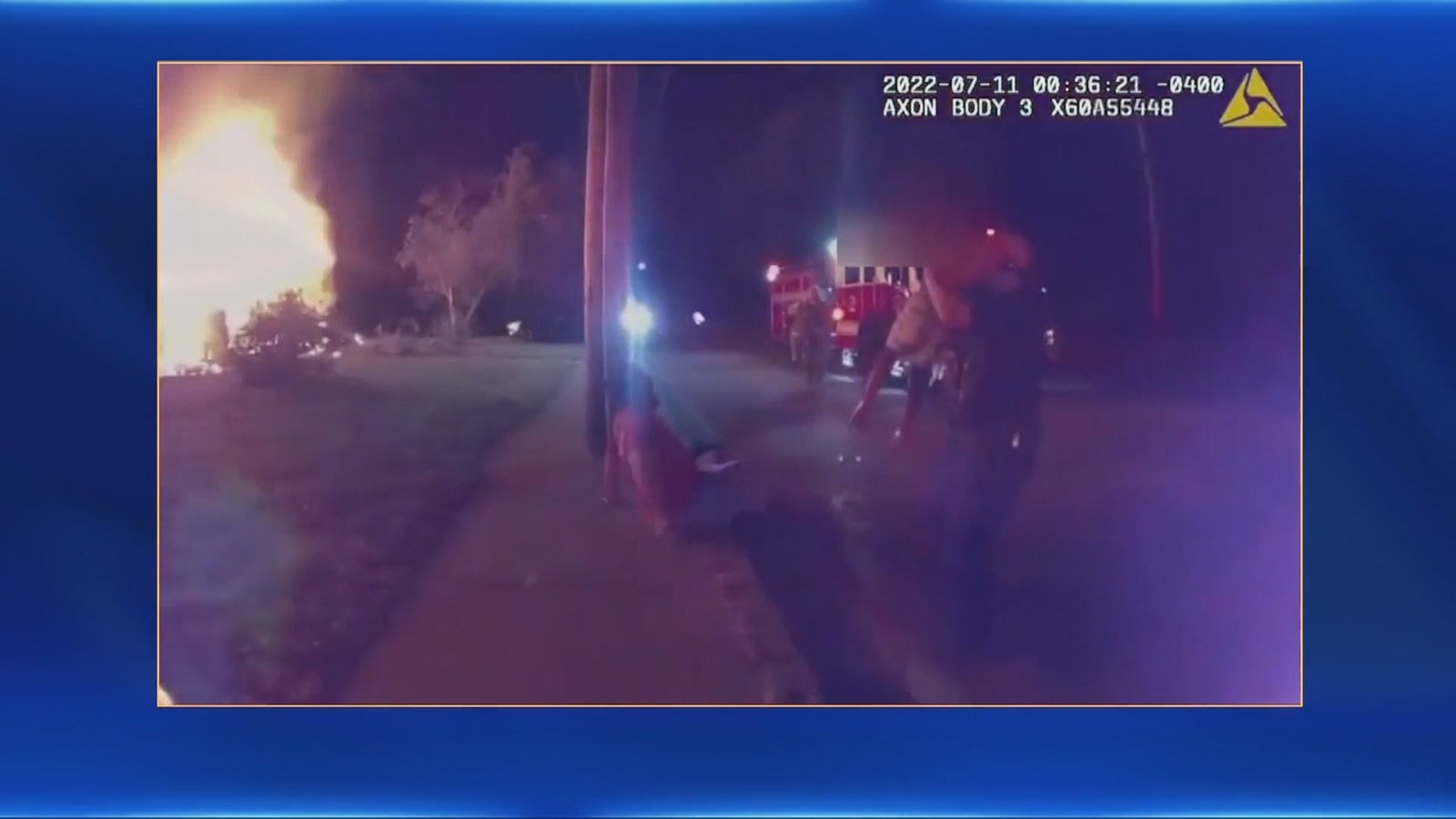 衝入失火房屋救出5人 披薩外送員獲讚英雄