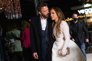 美國媒體報導，演歌兩棲女星珍妮佛羅培茲（圖右）（Jennifer Lopez）與好萊塢男星班艾佛列克（圖右）（Ben Affleck）21日在位於喬治亞州的濱海別墅內舉行盛大婚宴。資料照。（圖／GettyImages）