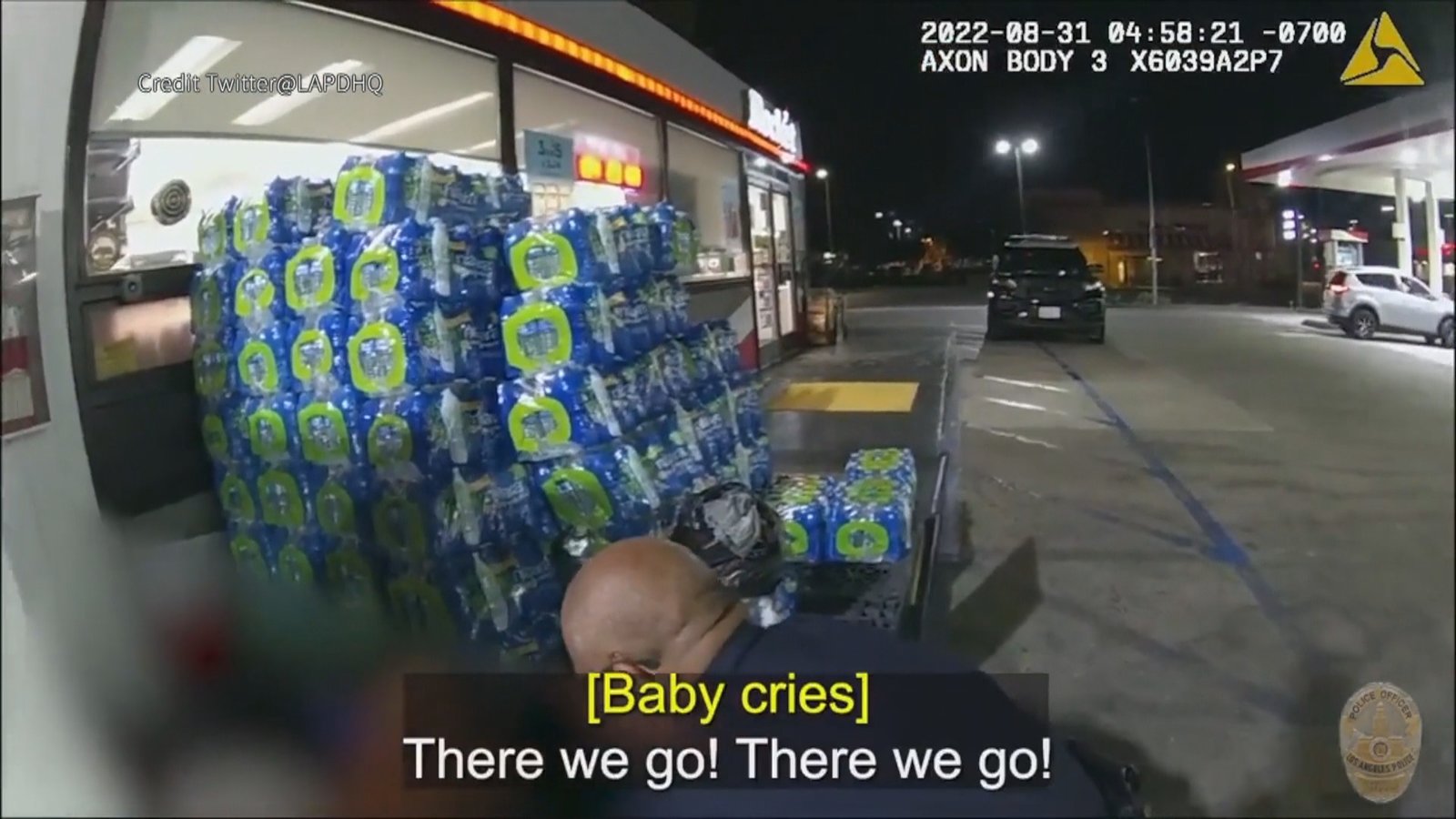 孕婦生產迫在眉睫 洛警察在加油站接生成功