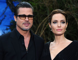 好萊塢女星安潔莉娜裘莉（圖右）（Angelina Jolie）在美國呈交一法庭文件，控訴前夫布萊德彼特（圖左）（Brad Pitt）過去和她在私人飛機上起衝突時，掌摑一孩子臉，更掐了另一孩子脖子。資料照。（圖／GettyImages）