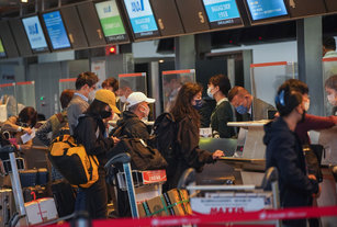 13日開放邊境,交通部觀光局表示,台灣旅遊產品超夯, 泰國首發團不到3小時就完銷,13日當天就有20團來台,月底前有230團旅客來台。示意圖。(圖/中央社)