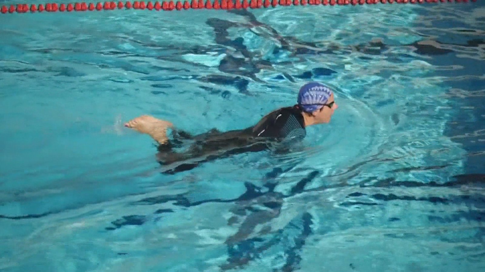 因應能源危機 法國戶外冬泳池限水溫