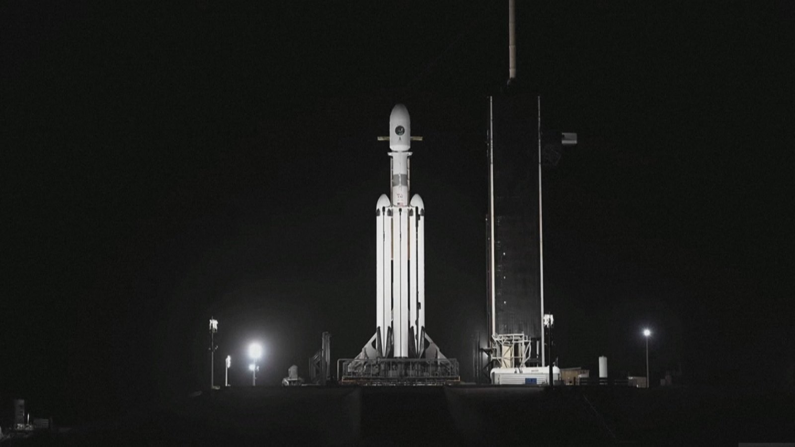 三年來首次 世界最強火箭「獵鷹重型」發射升空