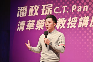 潘政琮與學生分享投身高球運動的心路歷程。(清華大學提供)