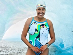 智利有「冰上美人魚」之稱的女泳將耶南德茲(圖)(Barbara Hernandez)成為在接近冰點的南冰洋泳渡25公里的史上第一人。資料照。(圖/翻攝自耶南德茲臉書)