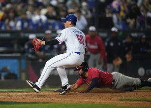 2023年3月8日,中華隊在第五屆世界棒球經典賽A組預賽,首戰對上巴拿馬,投手群在四、六兩局合計狂掉11分,終場以5:12敗北飲恨。(圖/悍創運動行銷提供)