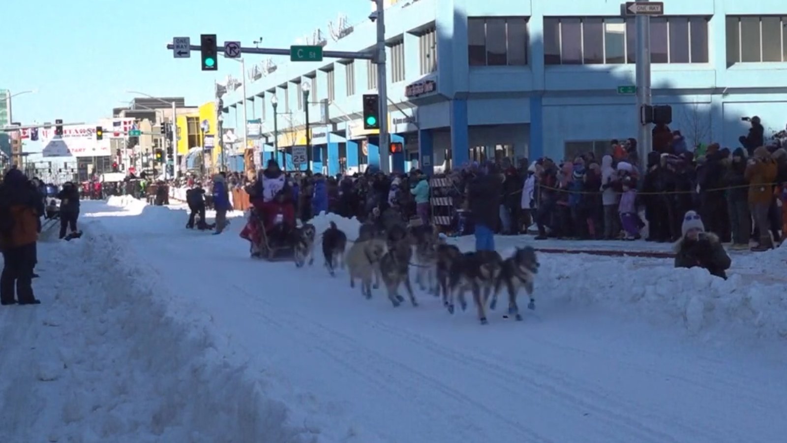 美國阿拉斯加年度狗拉雪橇比賽開跑