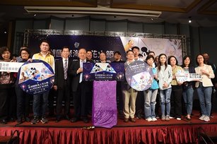 澎湖國際海上花火節即將開幕,澎湖縣政府今天(25日)舉辦宣傳記者會。(澎湖縣政府提供)