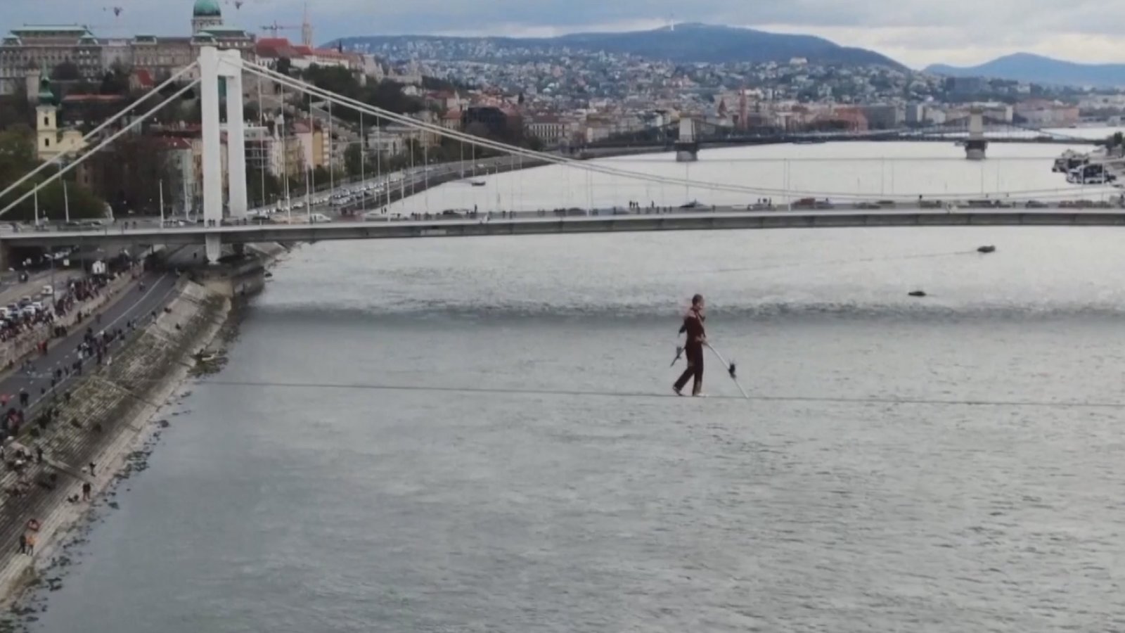 世界第一人 匈牙利男走280米鋼絲跨多瑙河