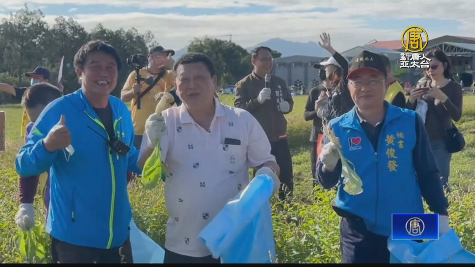 台東關山「千人拔蘿蔔」!民眾年前滿載而歸