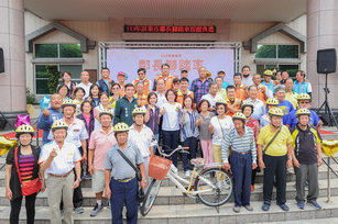 屏東市公所贈送全市1272位鄰長，每人一部公務腳踏車。（屏東市公所提供）