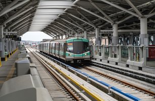 捷紅線一階延伸獲交通部營運許可,岡山高醫站至岡山車站6月底試營運。(高雄市捷運局提供)
