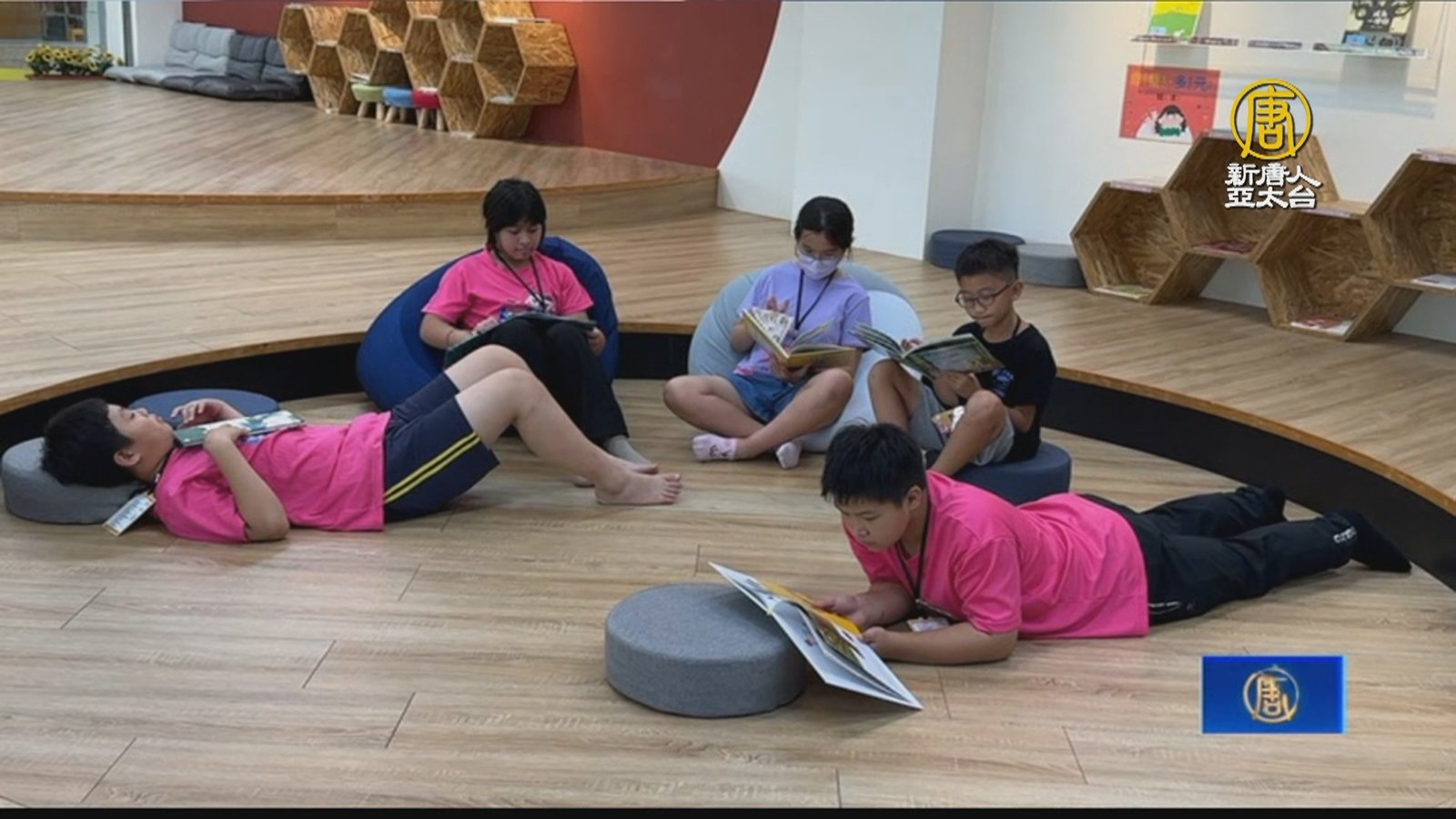 興大首辦夜宿圖書館營隊 學童倍感新奇