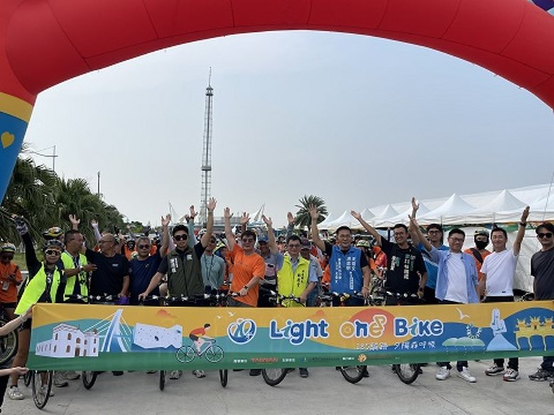 「2025 LIGHT ONE BIKE」單車旅遊活動,17日於大鵬灣濱灣碼頭登場。(大鵬灣國家管理處提供)