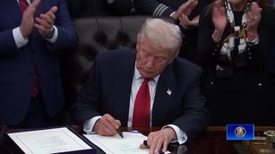 川普簽了!美眾院222比209通過撥款法案