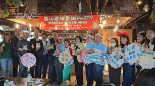 圓山扶輪社提前送暖 伴植物人家庭歡度聖誕節。(圖/葉子棻)