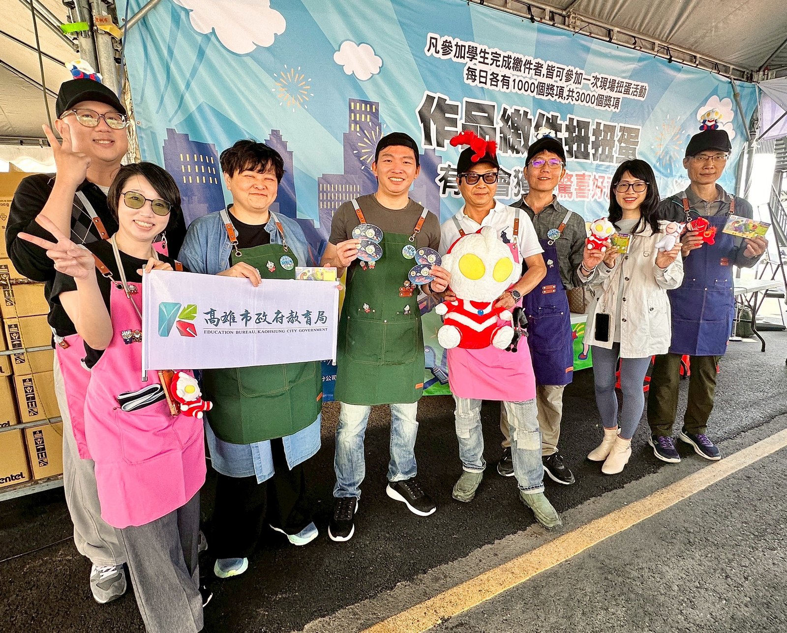 冬日遊樂園寫生比賽 3千人齊聚高雄港揮灑創意 (高雄市教育局提供)