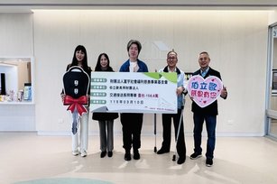 富宇基金會捐助力伯立歐新臺幣158萬8千元,全額補助伯立歐家園購置一部交通接送專車,協助愛心專車守護長者服務順利推動長照(伯立歐家園 提供)