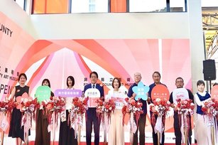 屏東縣長周春米感謝建築與營造團隊歷時30個月的努力,讓這項重要文化工程順利落成(屏東縣府 提供)