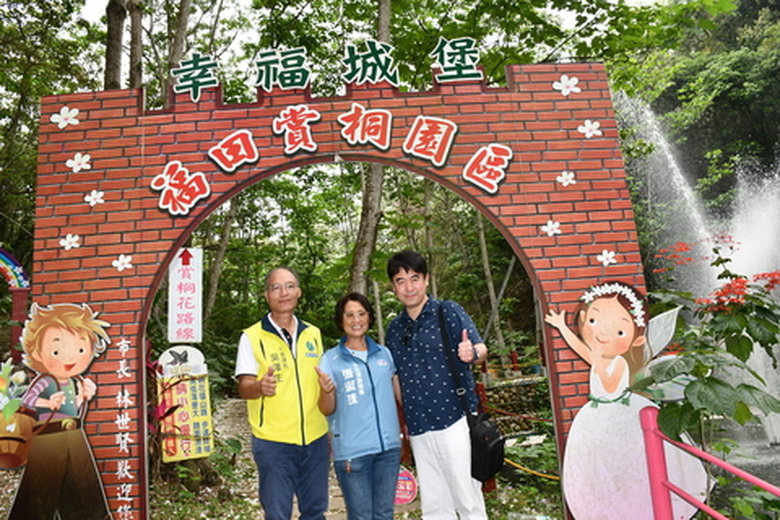 今(28)開幕日日本籍作曲家澤口和彥專程再度光臨福田桐花生態園區,共襄盛舉一年一度的桐花盛宴(彰化市公所 提供)