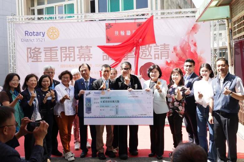 國際扶輪各地區共同挹注近300萬元,培力雲林縣偏鄉女性發展技藝。(圖/雲林縣政府提供)