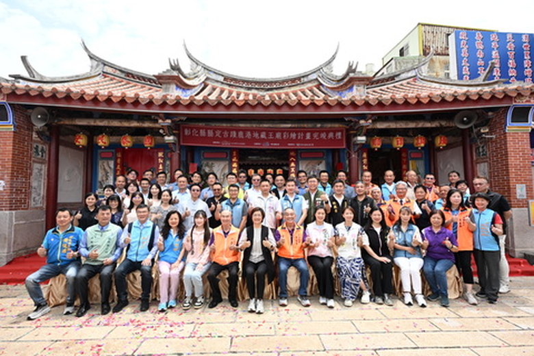 邀請民眾走入鹿港地藏王廟,近距離欣賞傳統彩繪與書藝之美,感受歷史與工藝交織的深厚文化底蘊(彰化縣府 提供)