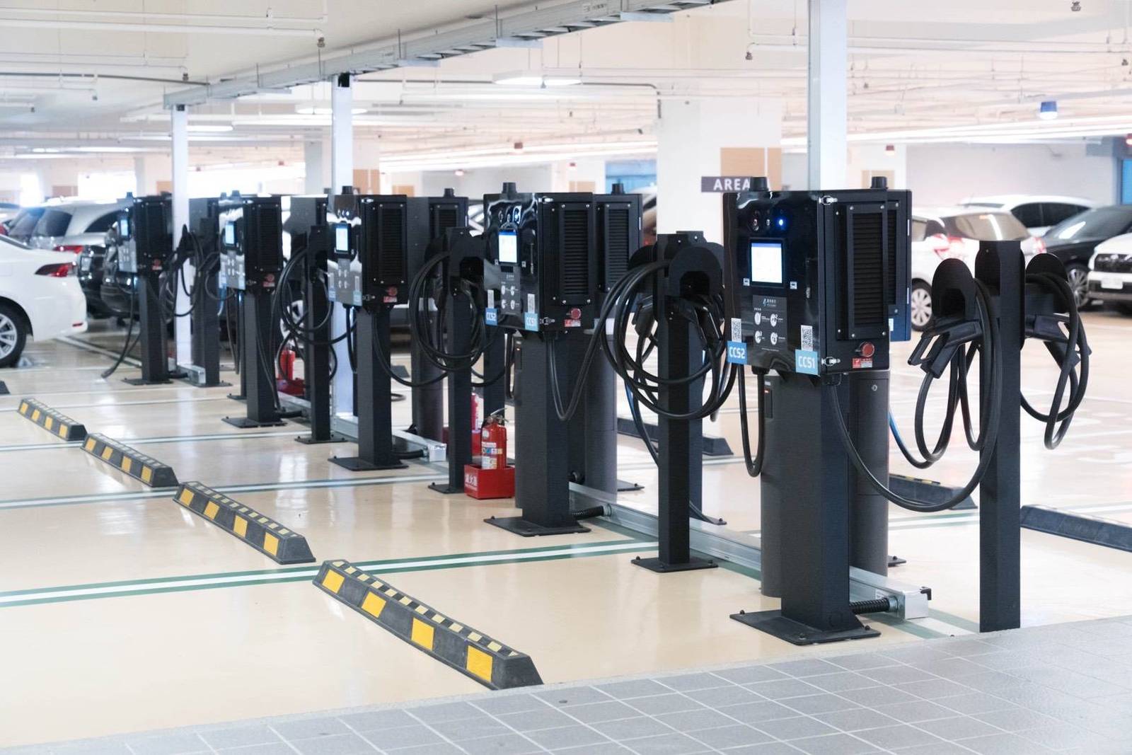 竹北市公有停車場完成直流快充設備建置(竹北市公所提供)